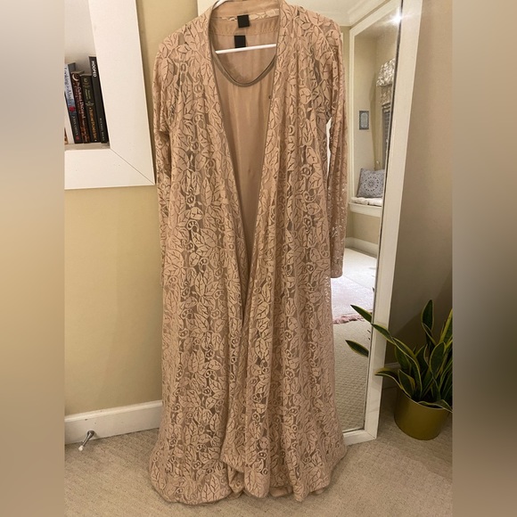 Lace Abaya - Picture 2 of 3